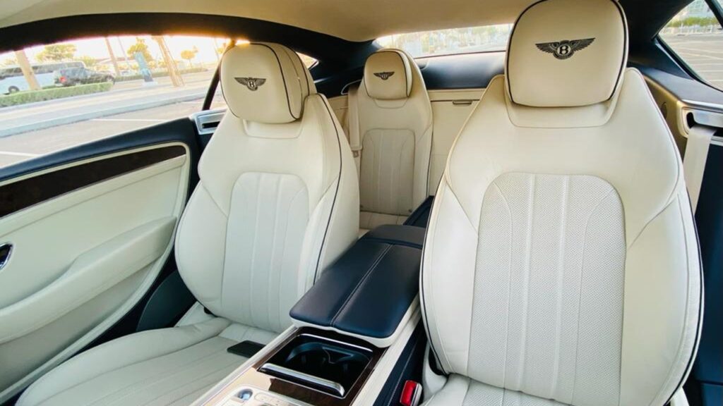 Blue Bentley Bentayga - Rent a Bentley Bentayga from Four Seasons Car Rental