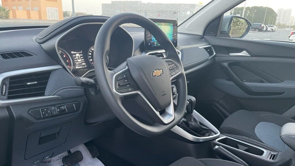 Grey Chevrolet Captiva - Rent a Chevrolet Captiva from Four Seasons Car Rental