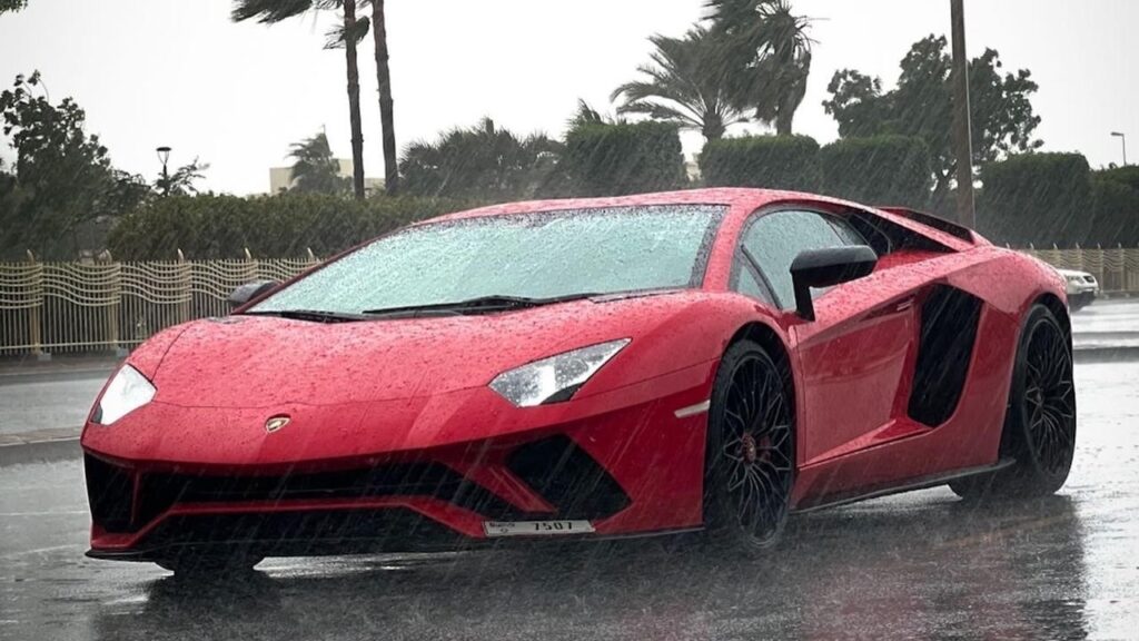 Red Lamborghini Aventador - Rent a Lamborghini Aventador from Four Seasons Car Rental