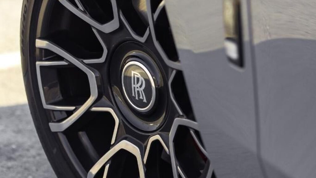 Grey Rolls Royce Ghost - Rent a Rolls Royce Ghost from Four Seasons Car Rental