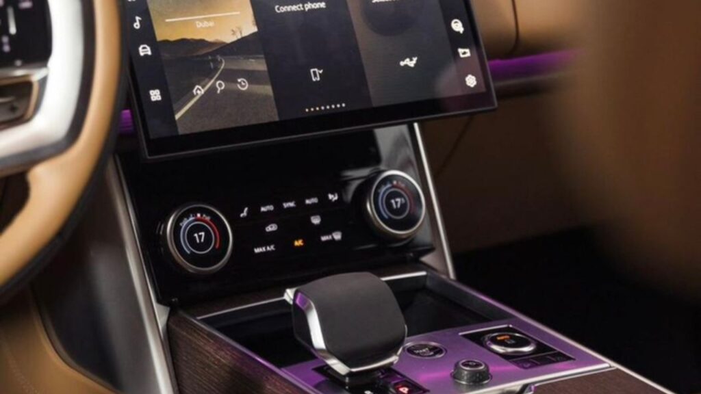 Black Range Rover Evoque - Rent a Range Rover Evoque from Four Seasons Car Rental