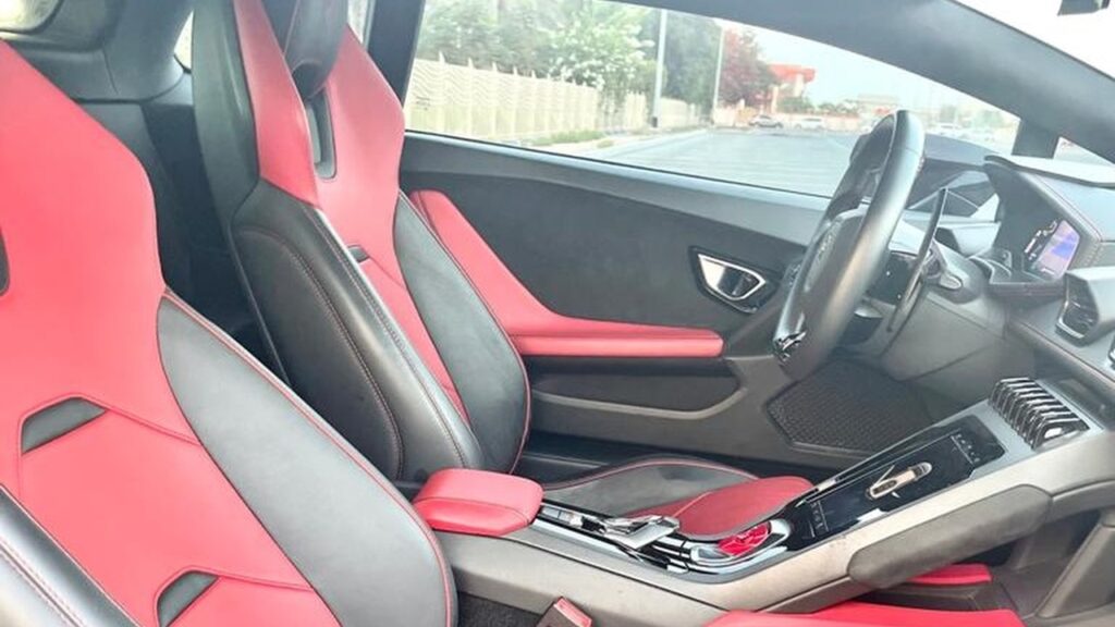 Black Lamborghini Huracán EVO - Rent a Lamborghini Huracán EVO from Four Seasons Car Rental