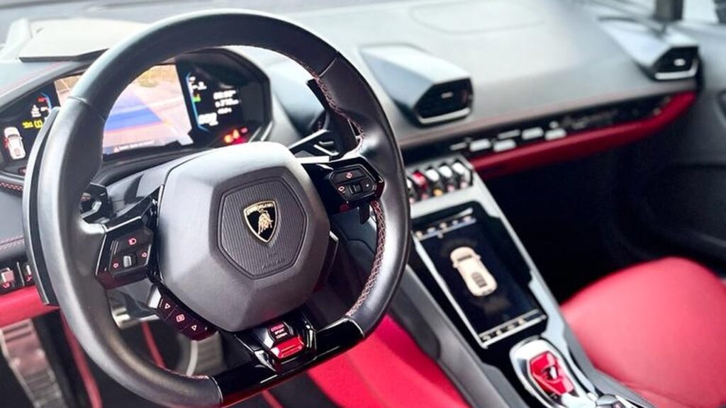 Black Lamborghini Huracán EVO - Rent a Lamborghini Huracán EVO from Four Seasons Car Rental