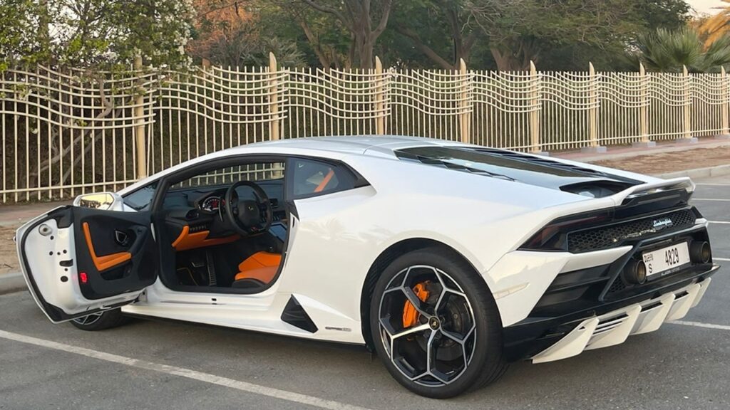 White Lamborghini Huracán EVO - Rent a Lamborghini Huracán EVO from Four Seasons Car Rental