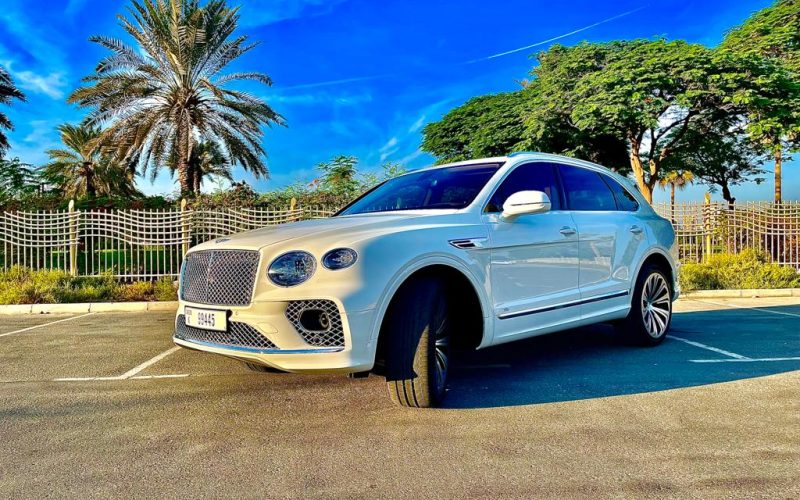 White Bentley Bentayga - Rent a Bentley Bentayga from Four Seasons Car Rental