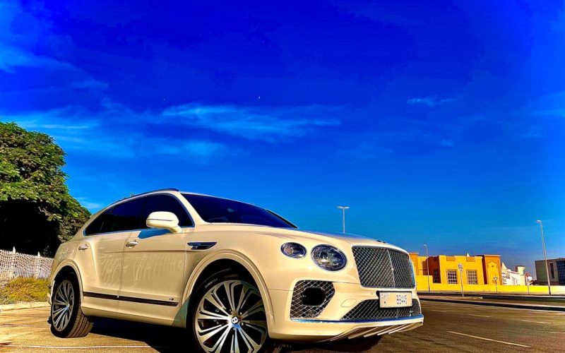 White Bentley Bentayga - Rent a Bentley Bentayga from Four Seasons Car Rental