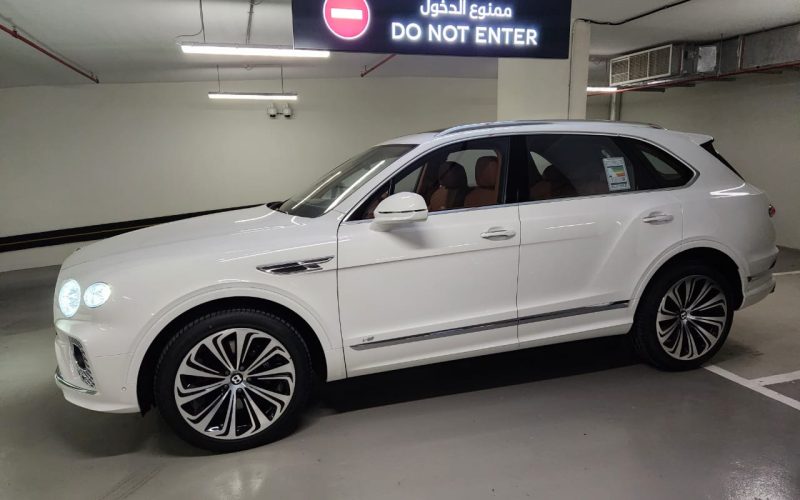 White Bentley Bentayga - Rent a Bentley Bentayga from Four Seasons Car Rental