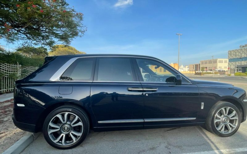 Black Rolls Royce Cullinan - Rent a Rolls Royce Cullinan from Four Seasons Car Rental