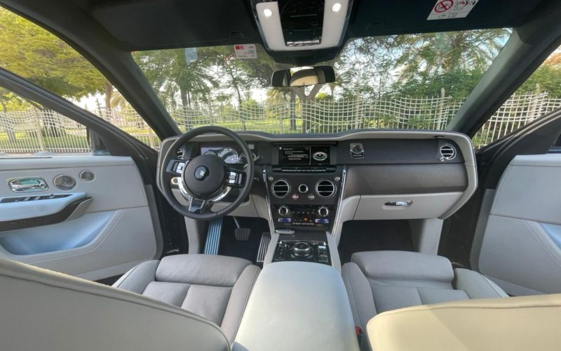 Black Rolls Royce Cullinan - Rent a Rolls Royce Cullinan from Four Seasons Car Rental