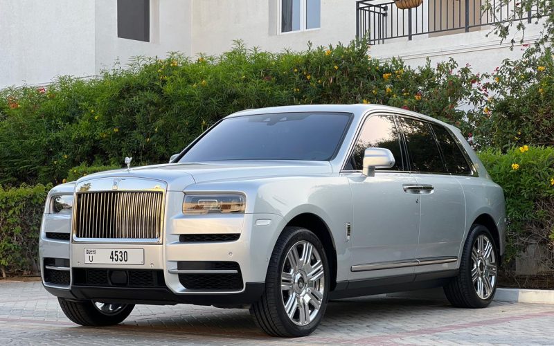 Grey Rolls Royce Cullinan - Rent a Rolls Royce Cullinan from Four Seasons Car Rental