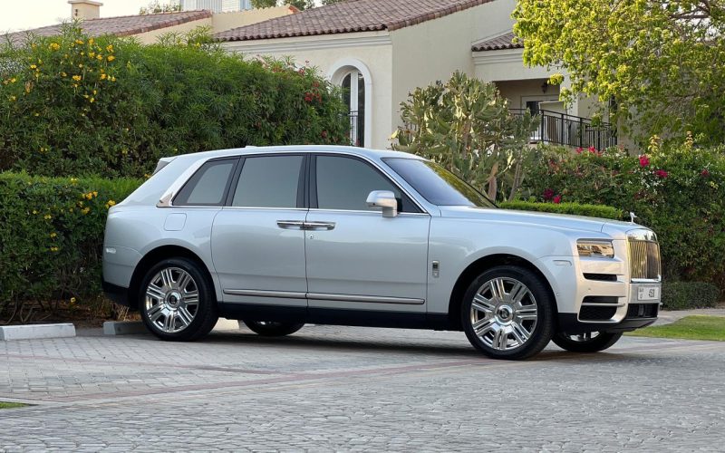 Grey Rolls Royce Cullinan - Rent a Rolls Royce Cullinan from Four Seasons Car Rental