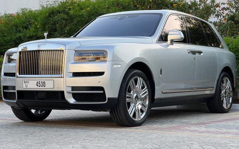 Grey Rolls Royce Cullinan - Rent a Rolls Royce Cullinan from Four Seasons Car Rental