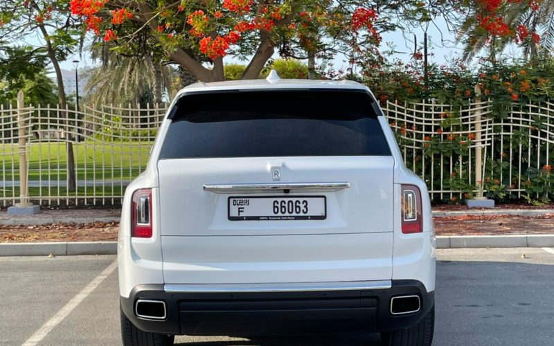 White Rolls Royce Cullinan - Rent a Rolls Royce Cullinan from Four Seasons Car Rental