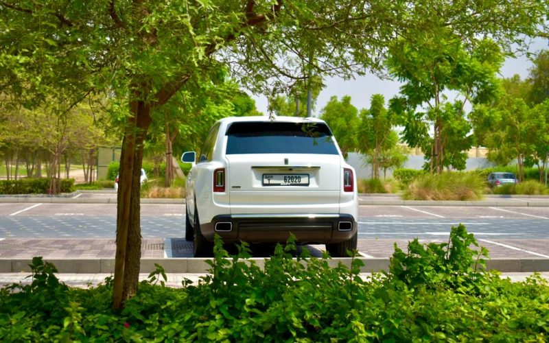 White Rolls Royce Cullinan - Rent a Rolls Royce Cullinan from Four Seasons Car Rental