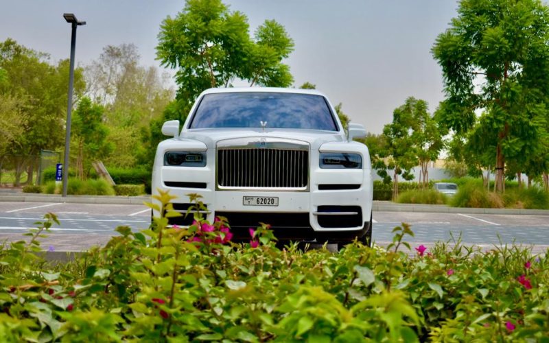 White Rolls Royce Cullinan - Rent a Rolls Royce Cullinan from Four Seasons Car Rental